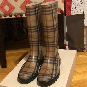 Burberry Rainboots size 8